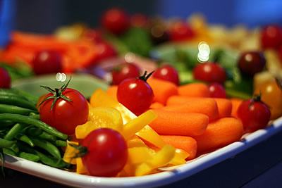 O vegetais fornecem inúmeros nutrientes ao nosso organismo. Monte pratos coloridos e cheios de vida na sua casa. Foto de Marie T