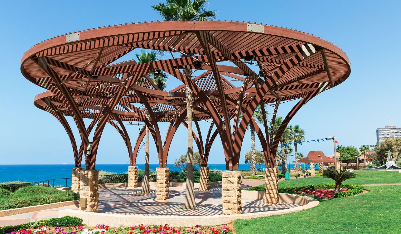 Pérgola com formas orgânicas