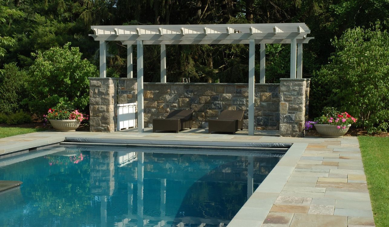 Uma pérgola pode ser uma estrutura independente.